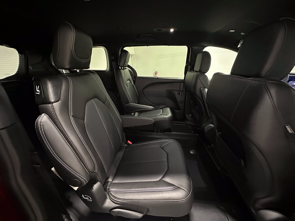Used 2027 Chrysler Pacifica LX FWD image 26