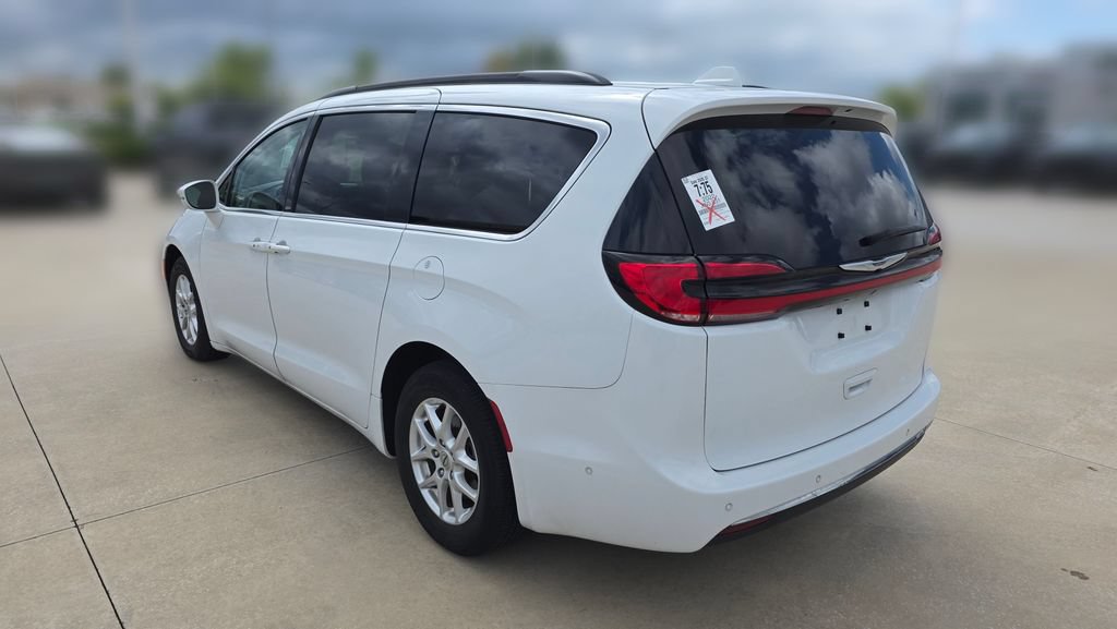 Used 2022 Chrysler Pacifica Touring-L w/ Uconnect Theater Family Group FWD video 3