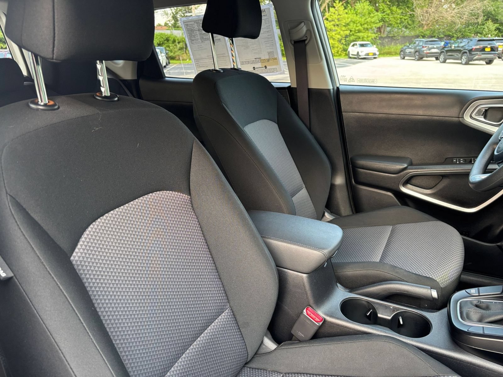 Used 2025 Kia Soul LX w/ LX Technology Package FWD image 33