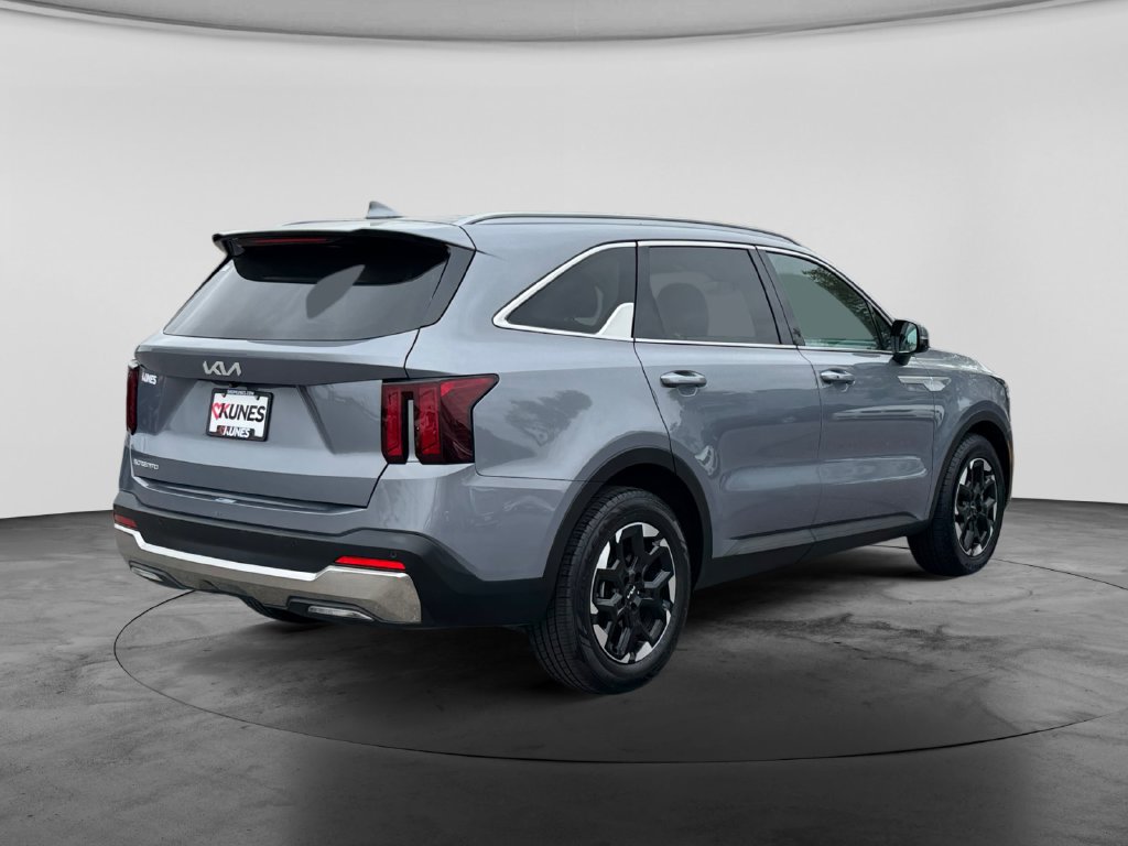 Used 2024 Kia Sorento S FWD image 8