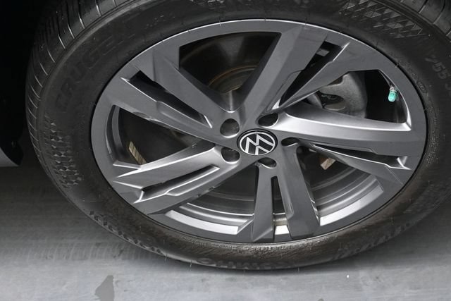 Used 2024 Volkswagen Atlas Cross Sport SEL R-Line AWD/4WD image 31