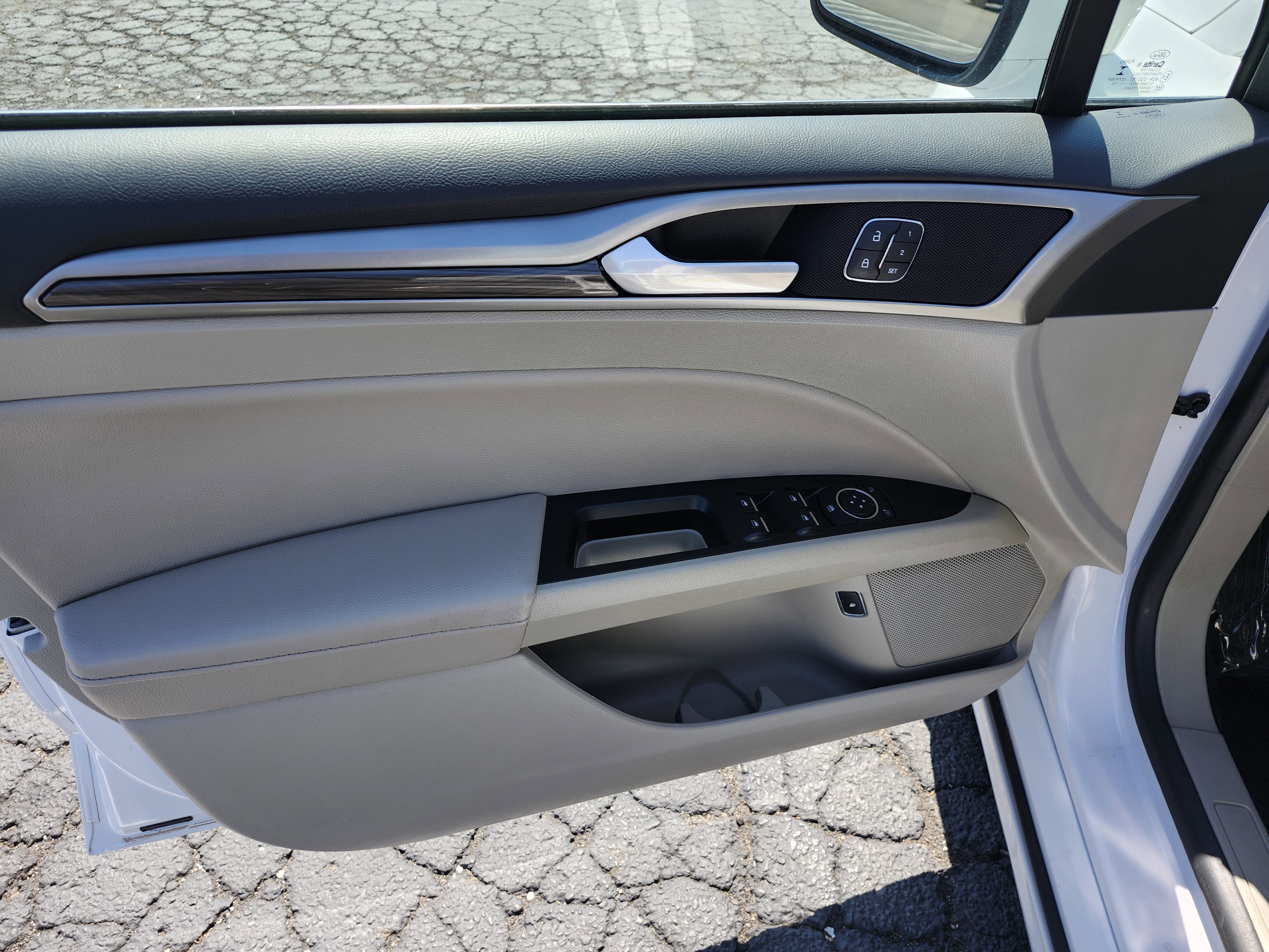 Used 2020 Ford Fusion SEL image 25