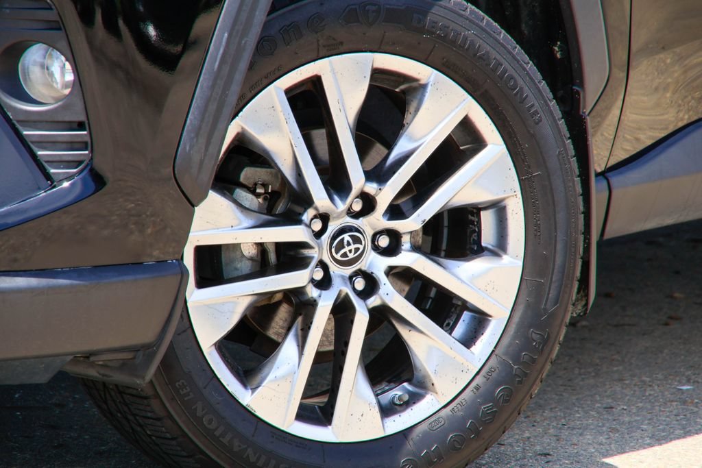 Used 2019 Toyota RAV4 Limited FWD image 30