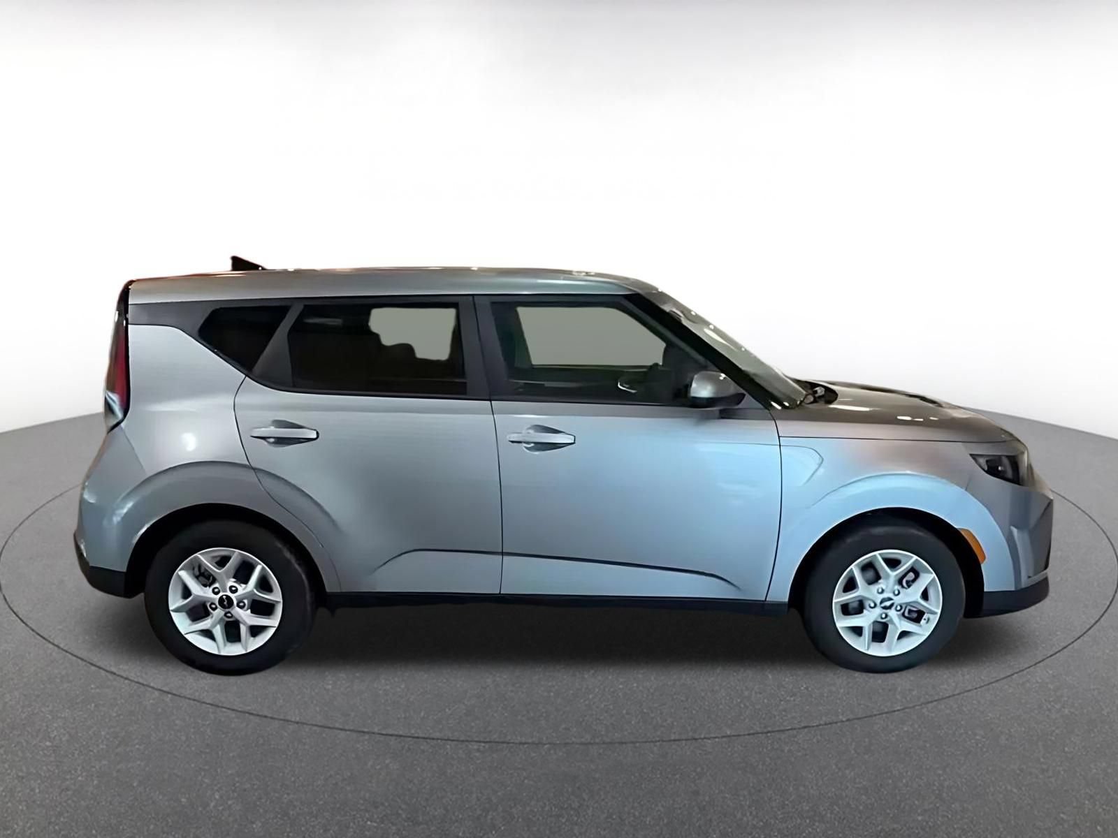 Used 2025 Kia Soul LX w/ LX Technology Package FWD image 15