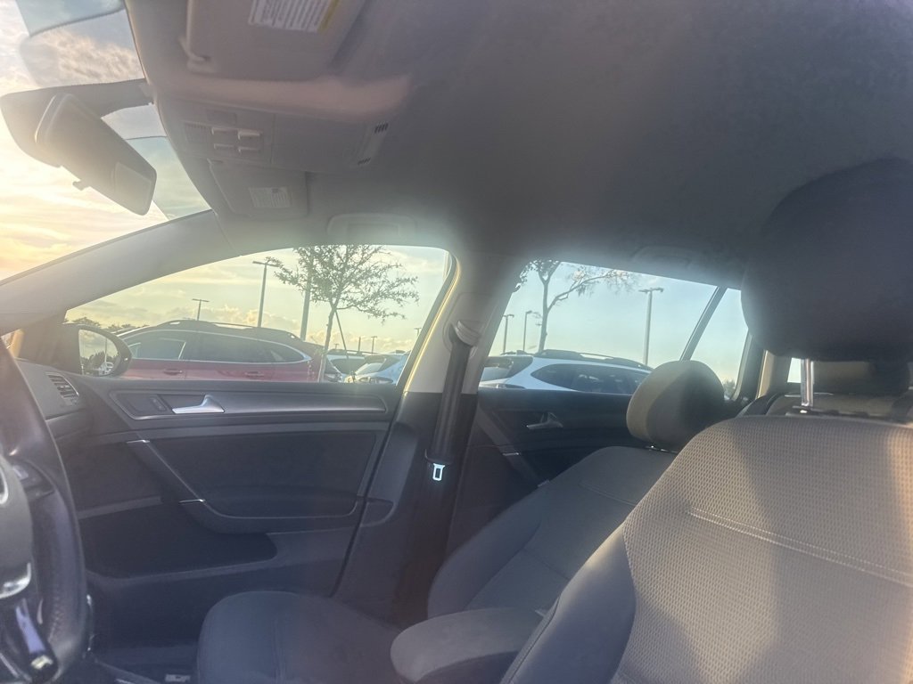 Used 2018 Volkswagen Golf S image 23