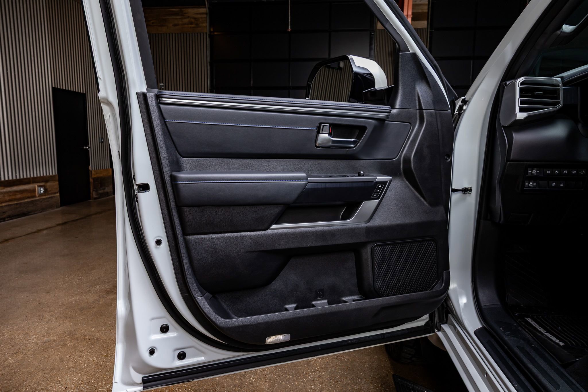 Used 2025 Toyota Sequoia Platinum image 36