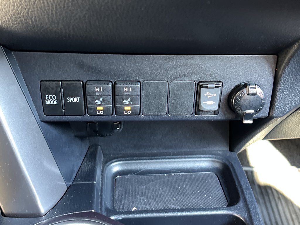 Used 2018 Toyota RAV4 XLE AWD/4WD image 17
