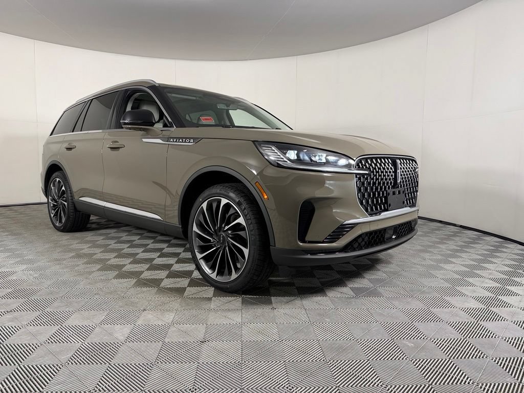 Used 2025 Lincoln Aviator Reserve w/ Equipment Group 201A AWD/4WD image 3