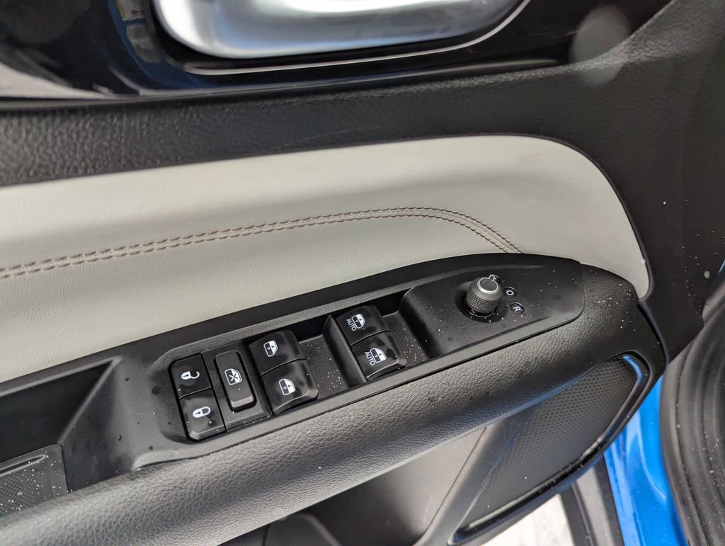 Used 2022 Jeep Compass Limited image 35