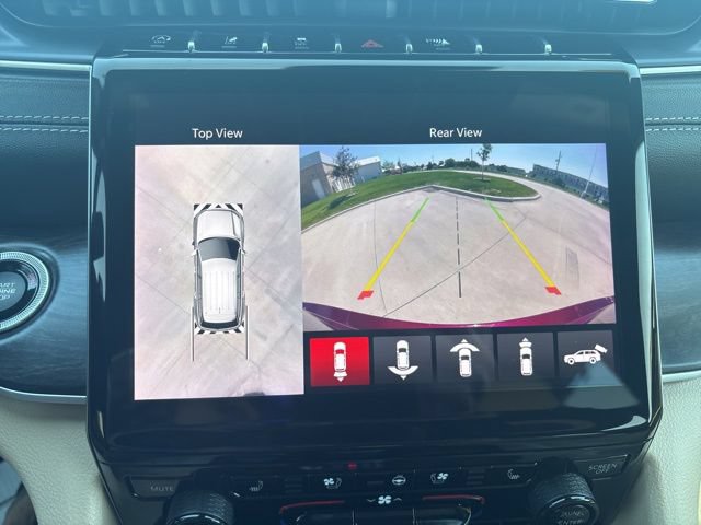 Used 2023 Jeep Grand Cherokee Limited w/ Luxury Tech Group II AWD/4WD image 14