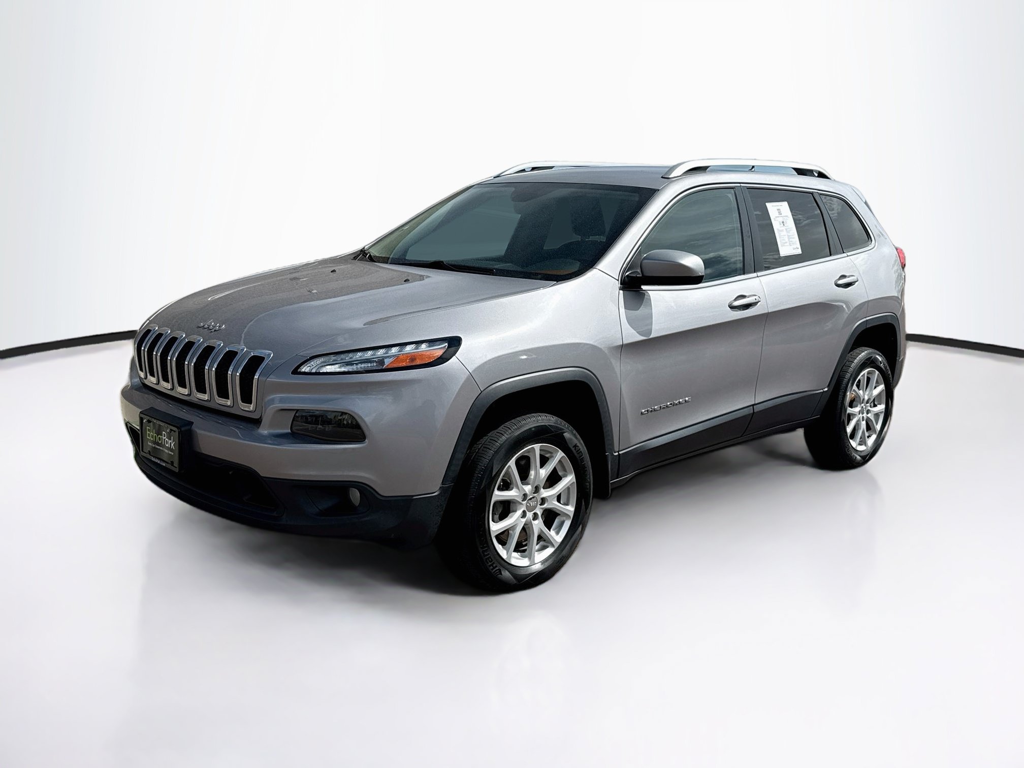 Used 2017 Jeep Cherokee Latitude AWD/4WD image 3