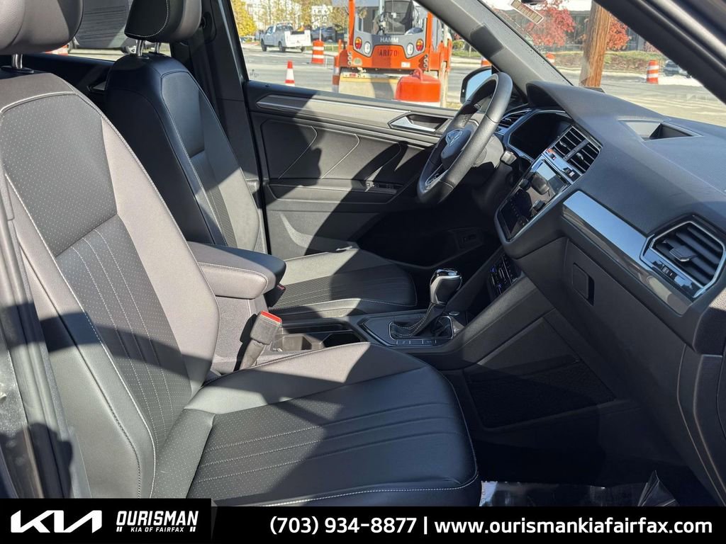 Used 2022 Volkswagen Tiguan SE R-Line image 26