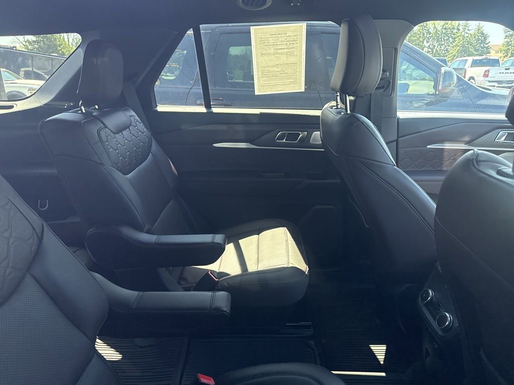 Used 2025 Ford Explorer Platinum w/ Ultimate Package image 9