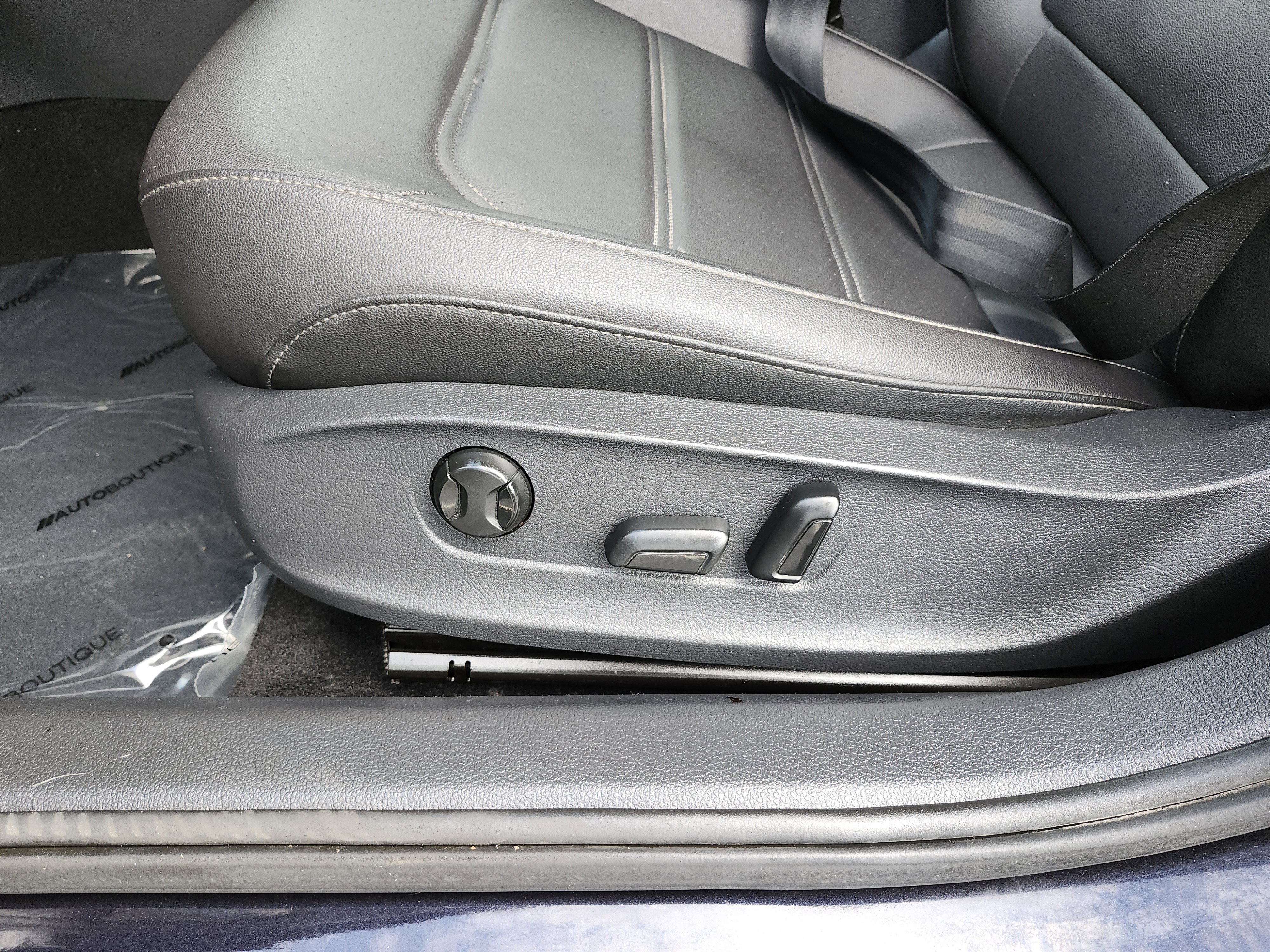 Used 2021 Volkswagen Passat 2.0T SE image 25