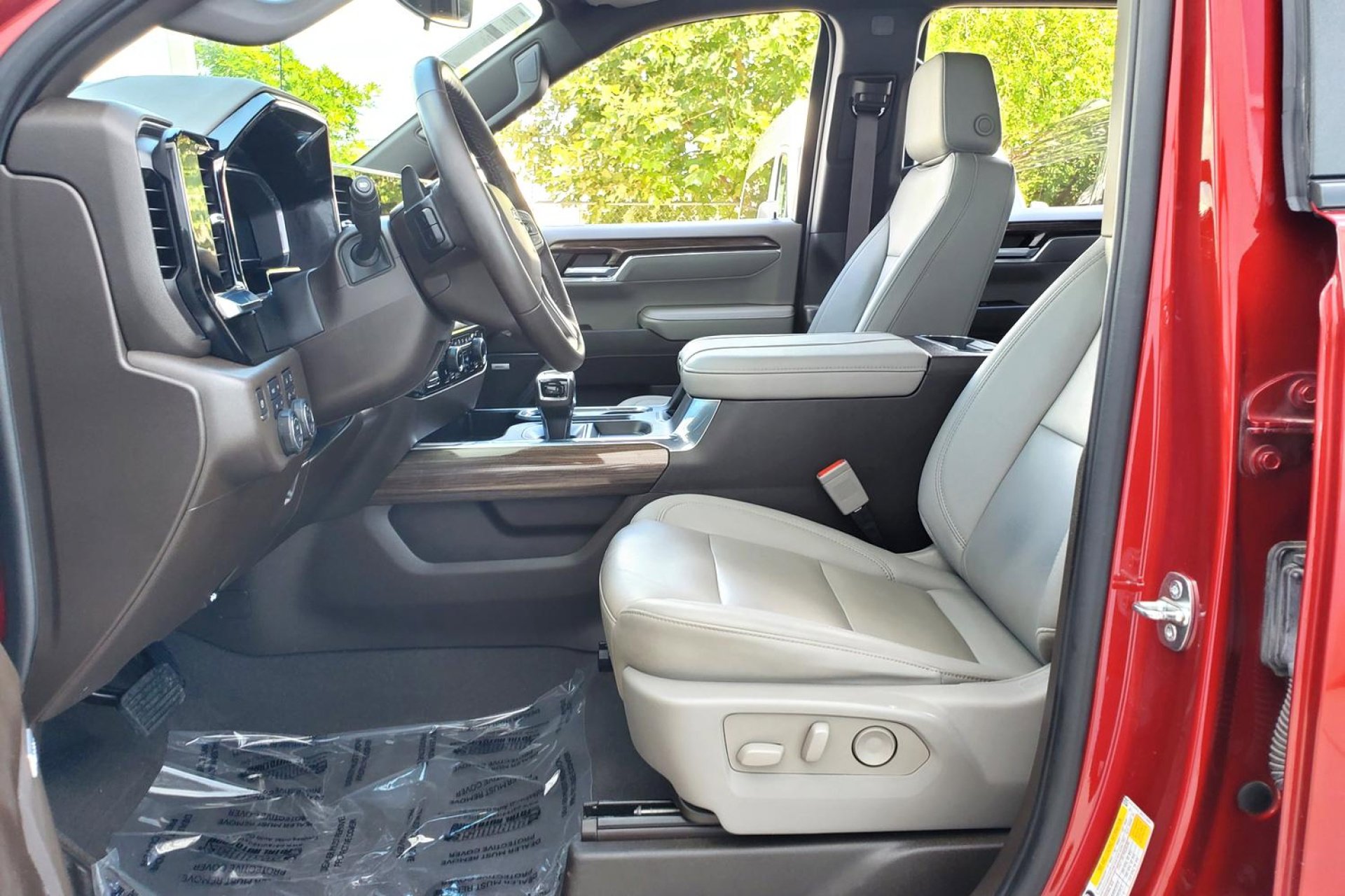 Used 2024 Chevrolet Silverado 1500 LT Trail Boss w/ LT Trail Boss Premium Package image 9