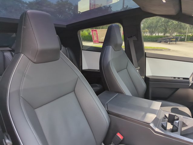 Used 2024 Tesla Cybertruck AWD Crew Cab image 27