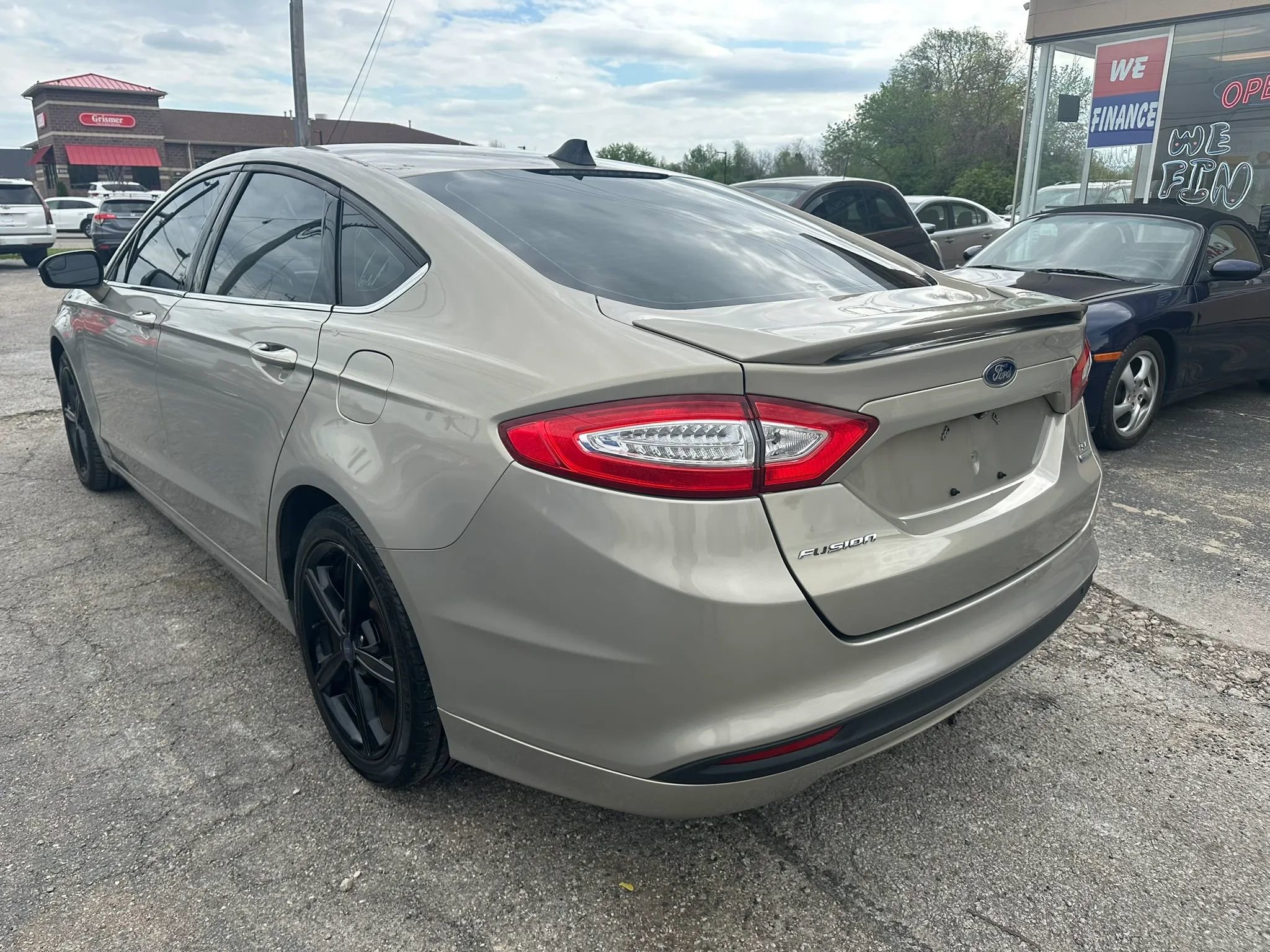 Used 2016 Ford Fusion SE w/ Equipment Group 201A image 4