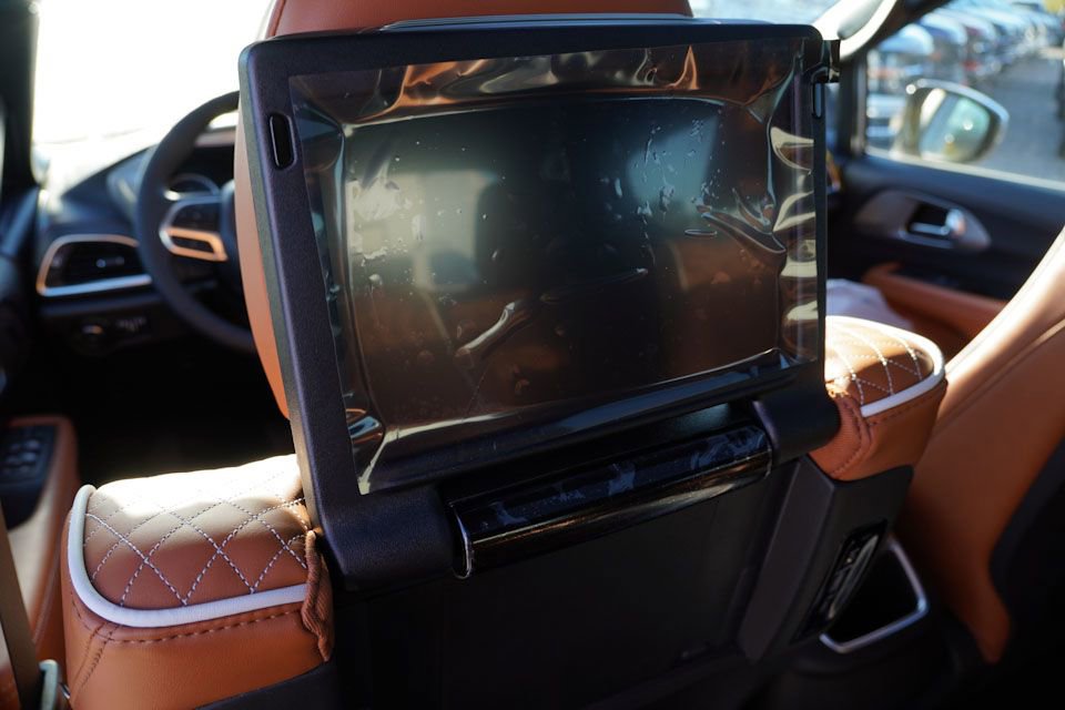 New 2026 Chrysler Pacifica Pinnacle image 14