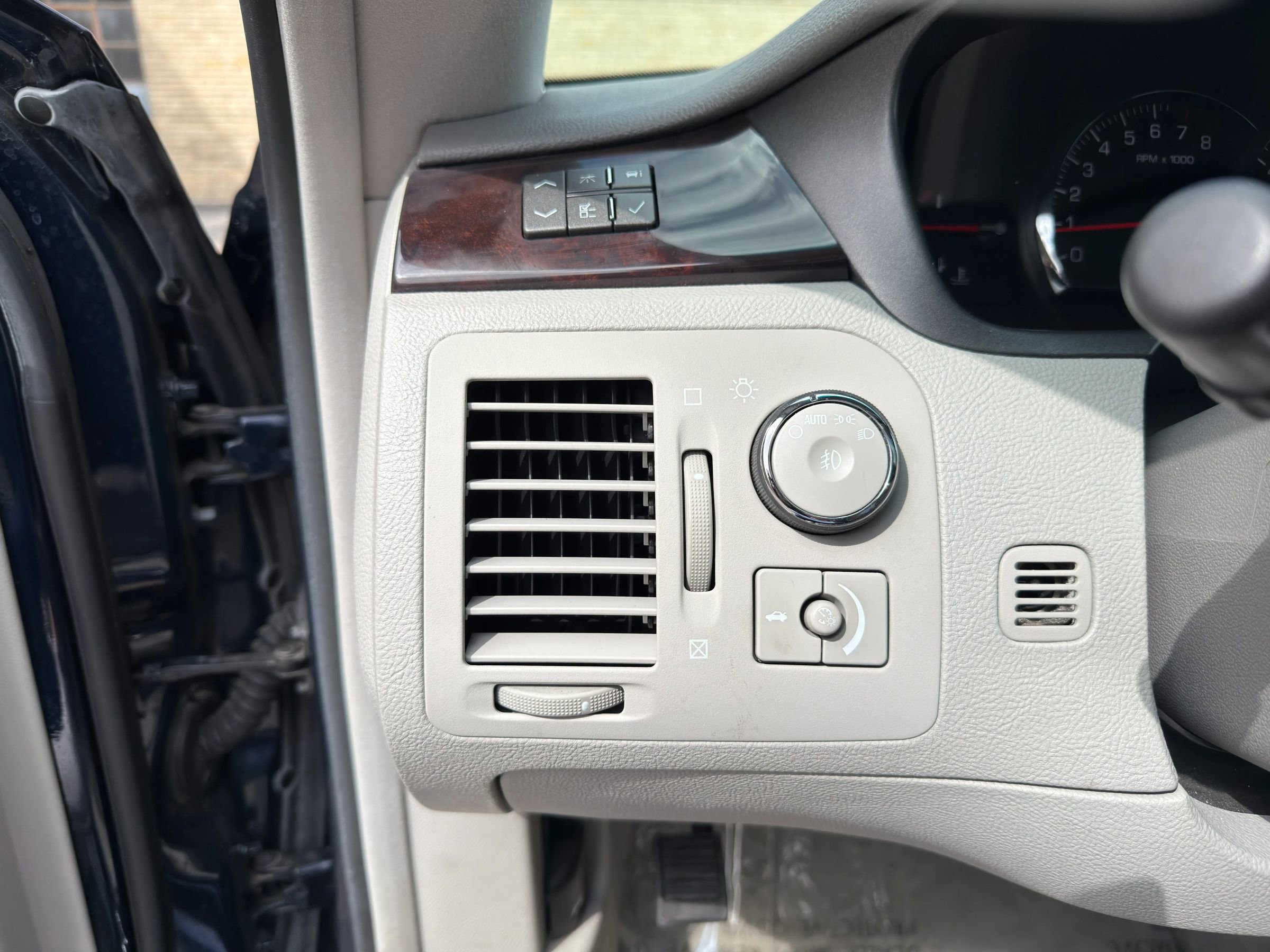 Used 2007 Cadillac DTS Performance image 13