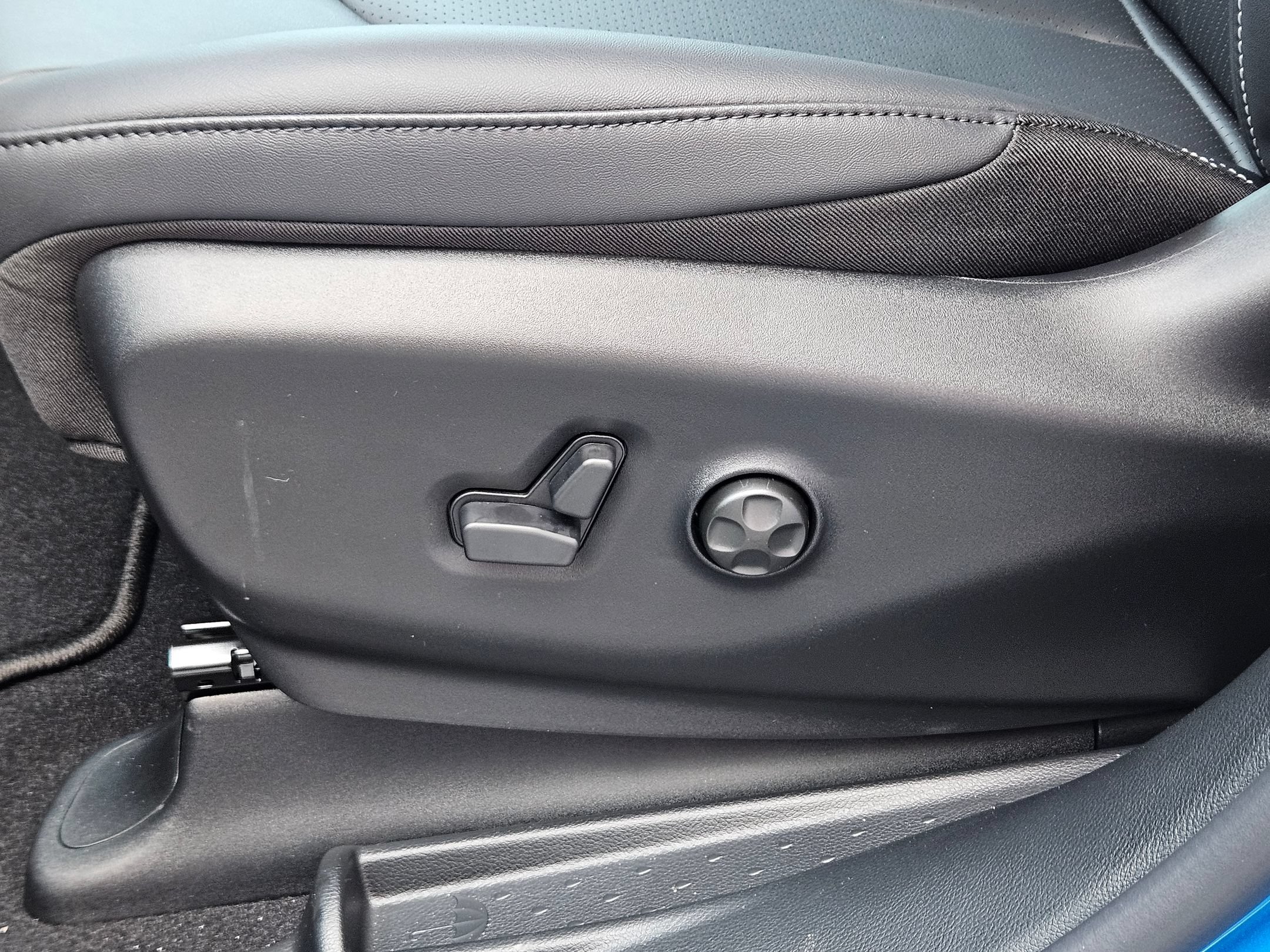 New 2027 Chrysler Pacifica Select FWD image 18