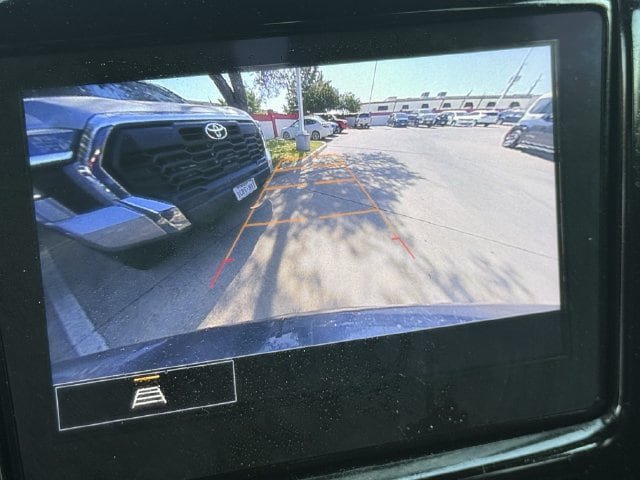 Used 2022 Chevrolet Traverse LT FWD image 17