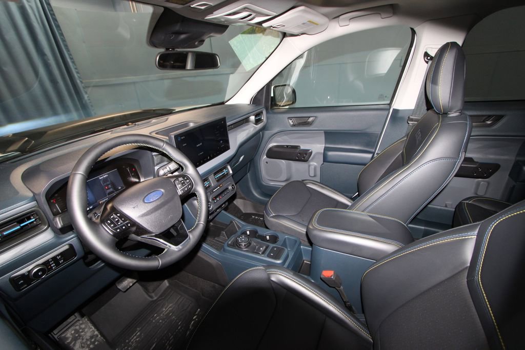 Used 2025 Ford Maverick Lobo image 2