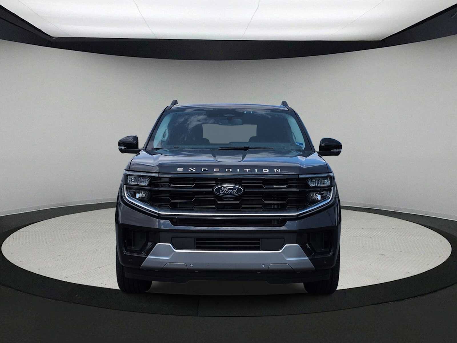 Used 2025 Ford Expedition Platinum w/ Driver's Package AWD/4WD image 3