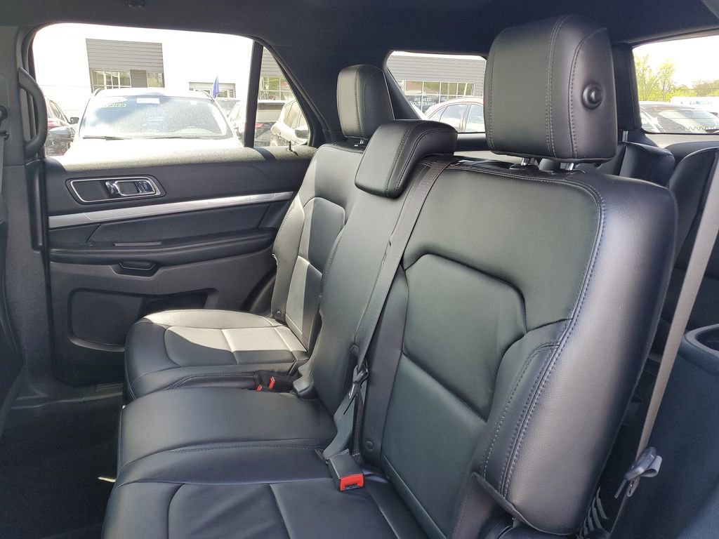 Used 2018 Ford Explorer XLT w/ Equipment Group 202A AWD/4WD image 28