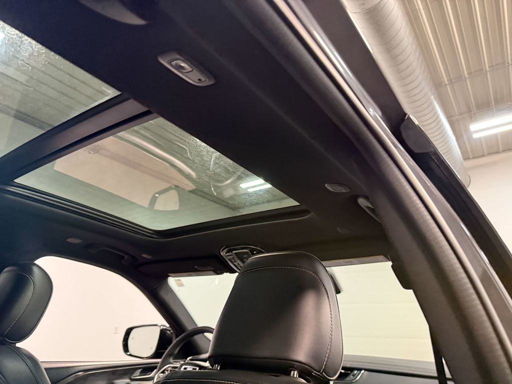 Used 2024 Jeep Grand Cherokee Overland AWD/4WD image 68