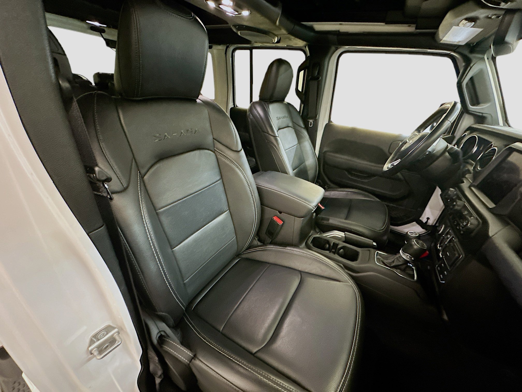 Used 2022 Jeep Wrangler Sahara w/ Safety Group image 32