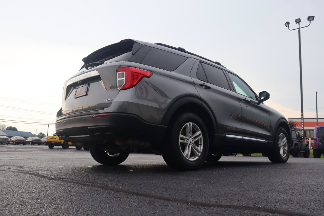 Used 2023 Ford Explorer XLT AWD/4WD image 18