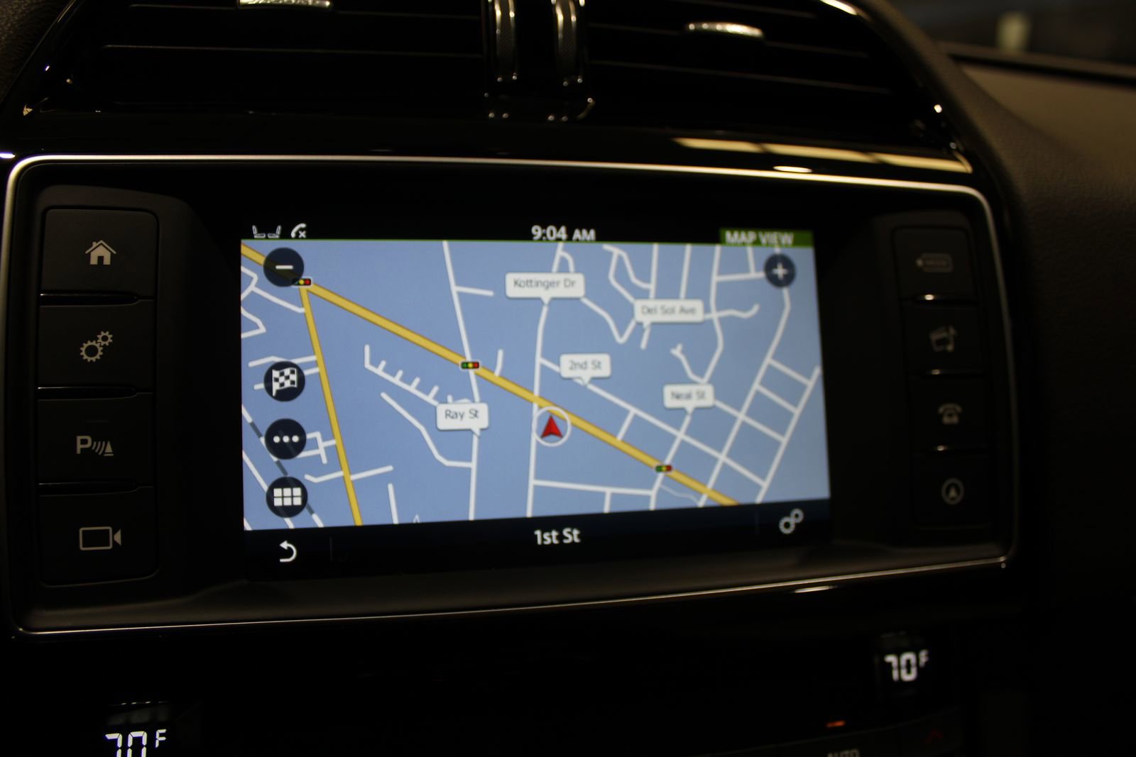 Used 2017 Jaguar F-PACE Prestige image 31