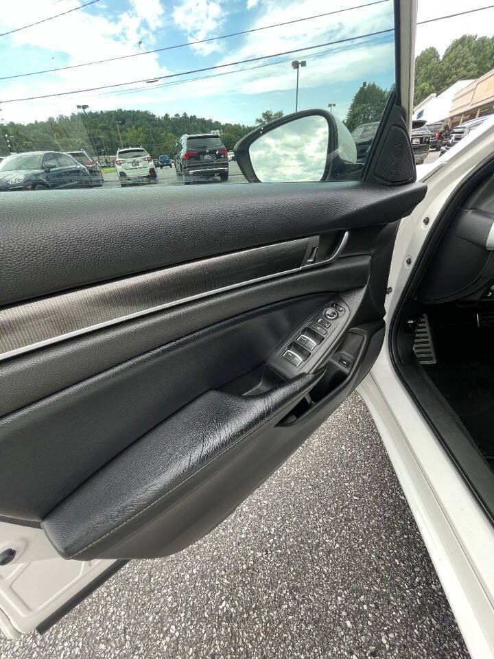 Used 2018 Honda Accord Sport image 14