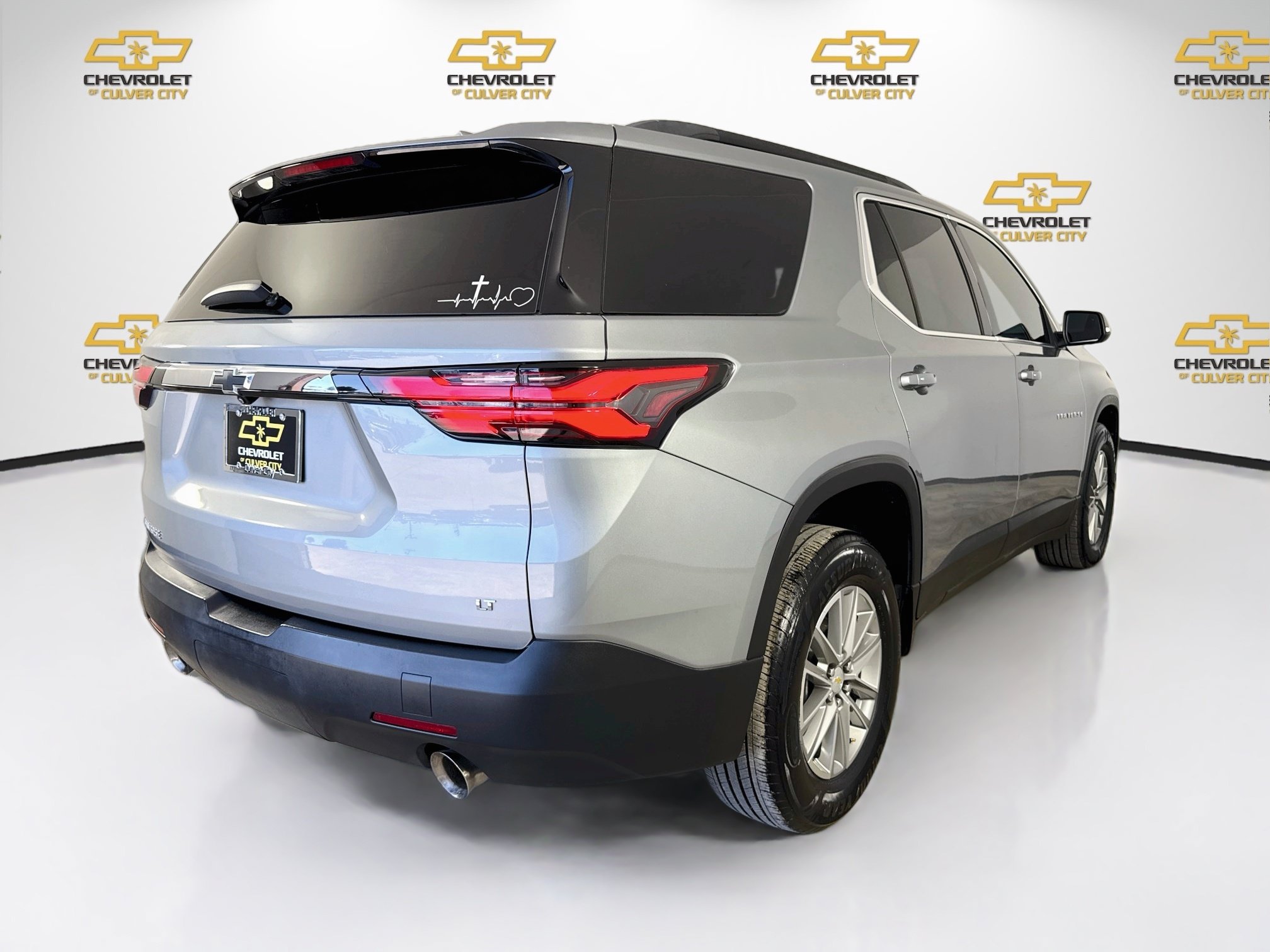 Used 2023 Chevrolet Traverse LT FWD image 8
