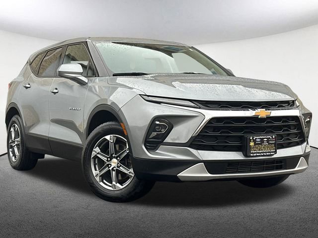 Used 2024 Chevrolet Blazer LT image 2