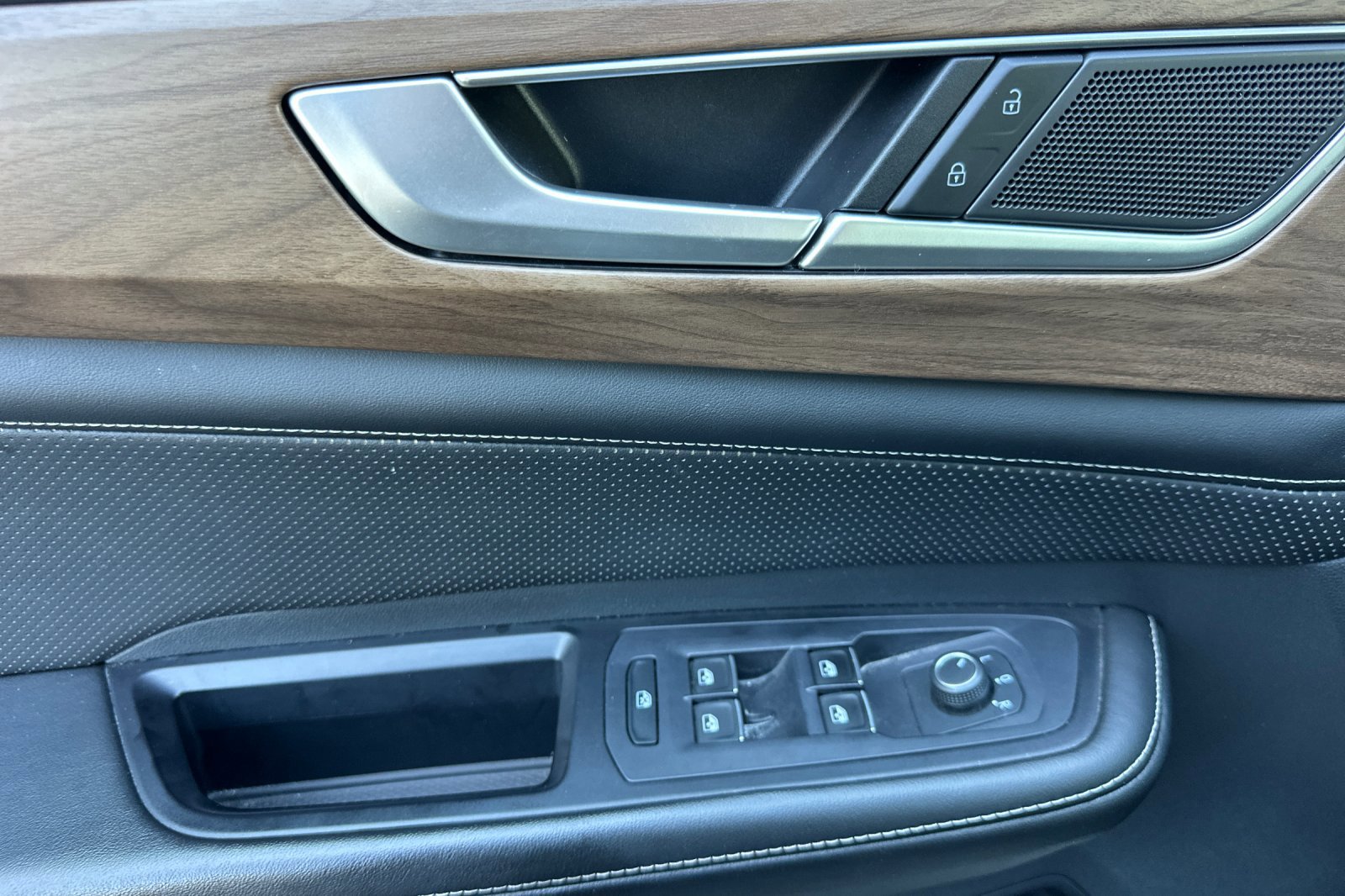 Certified 2024 Volkswagen Atlas SE image 11