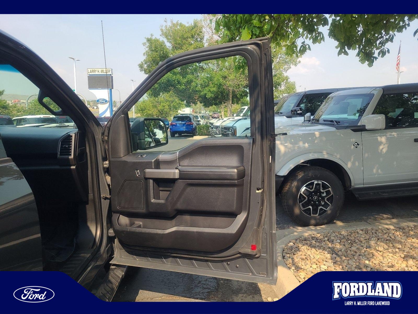 Used 2017 Ford F150 XLT w/ Equipment Group 302A Luxury AWD/4WD image 16