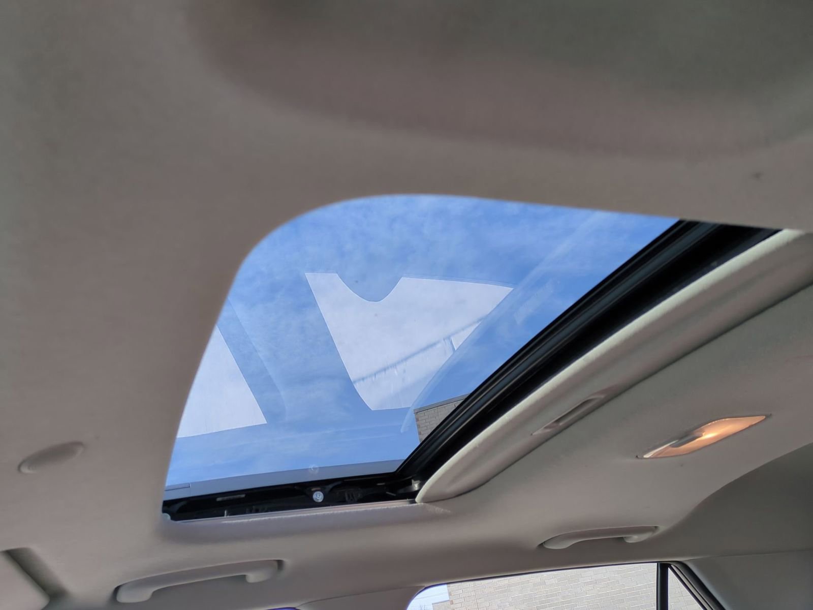 Used 2023 Hyundai Venue SEL image 21