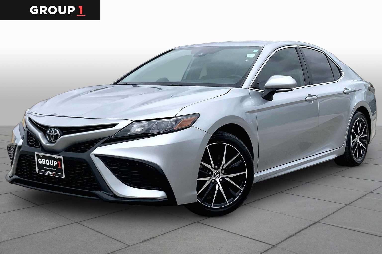 Used 2024 Toyota Camry SE FWD image 1