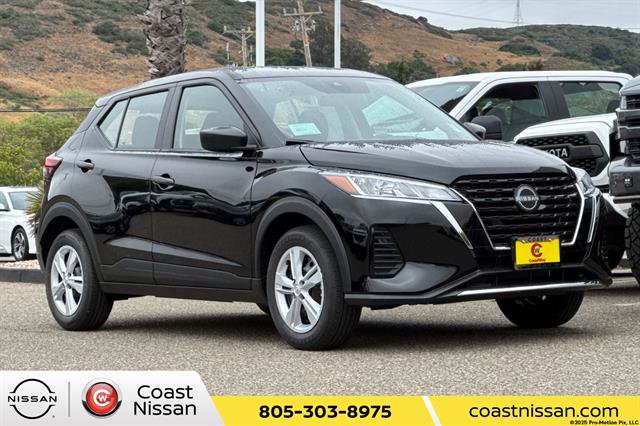 New 2025 Nissan Kicks Play S