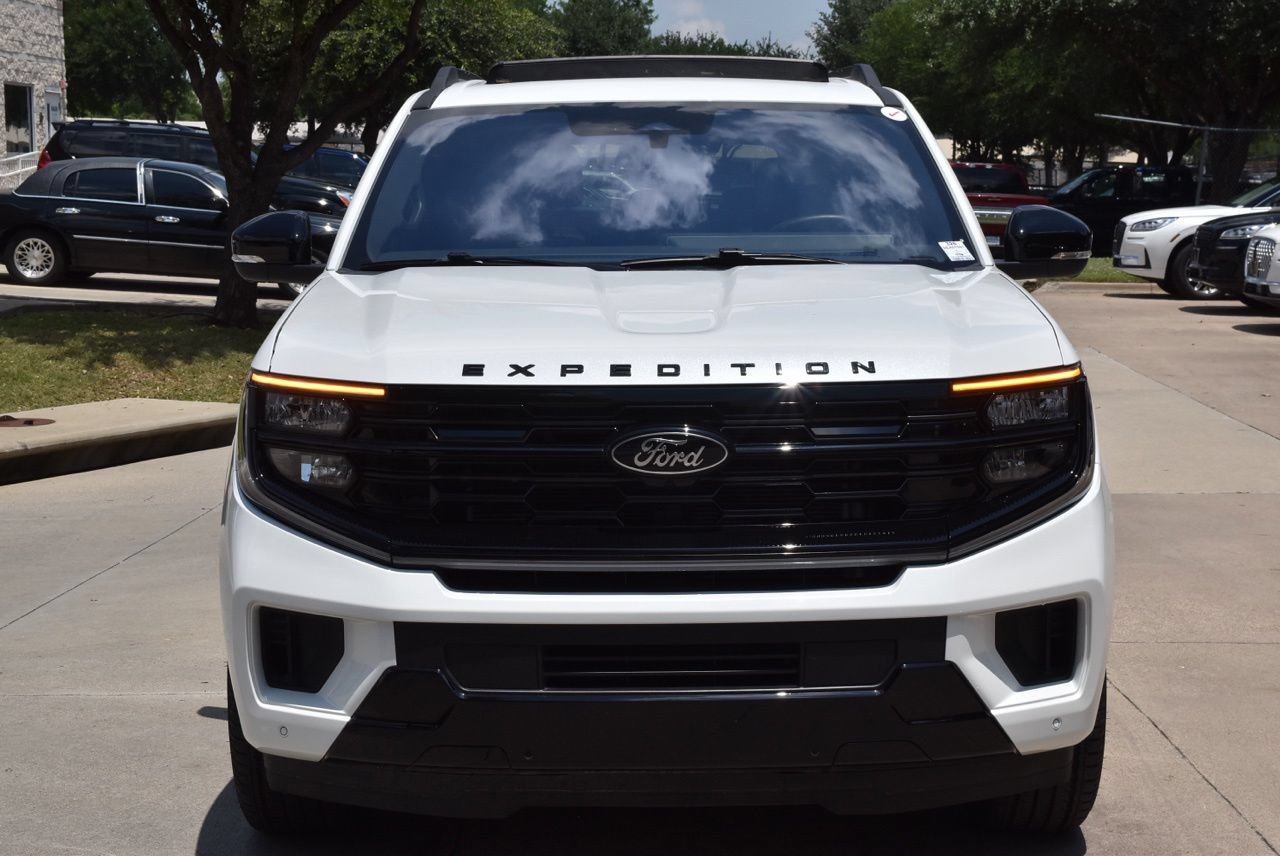 Certified 2025 Ford Expedition Platinum w/ Stealth Performance Package AWD/4WD image 3