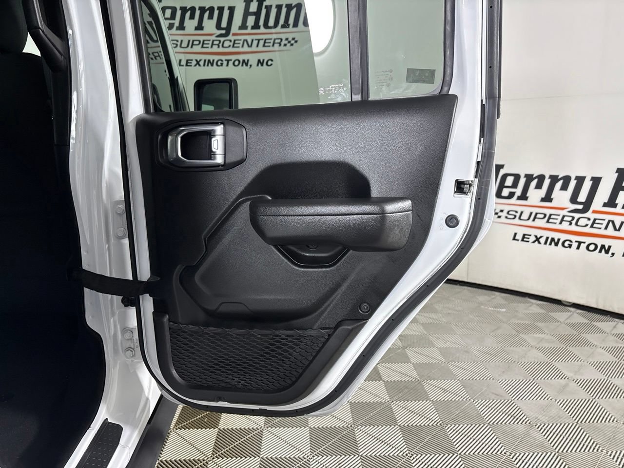 Used 2022 Jeep Gladiator Sport AWD/4WD image 25