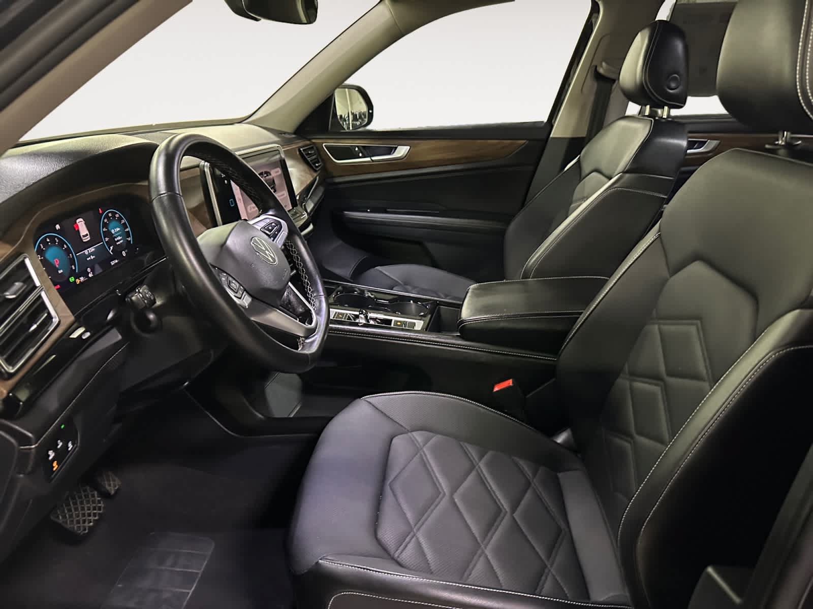Used 2025 Volkswagen Atlas SE AWD/4WD image 15