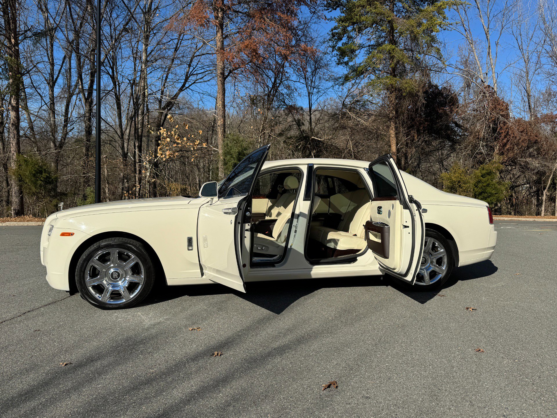 Used 2013 Rolls-Royce Ghost image 23