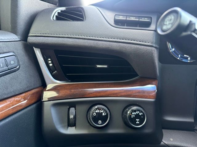 Used 2019 Cadillac Escalade Luxury AWD/4WD image 18