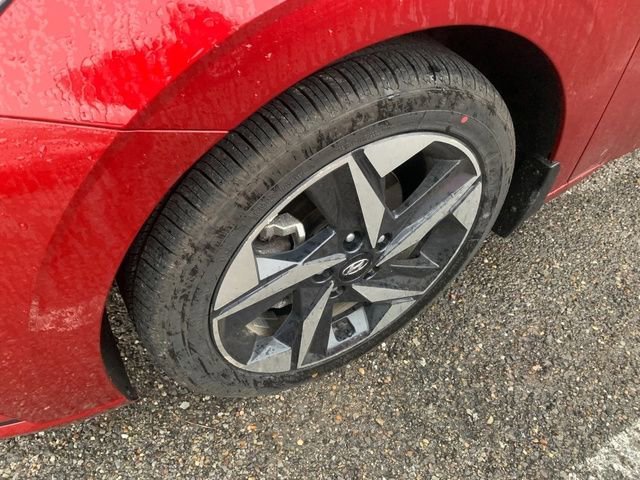 Used 2023 Hyundai Elantra SEL w/ Convenience Package image 2