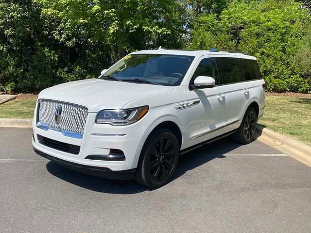 Used 2024 Lincoln Navigator Reserve AWD/4WD image 3