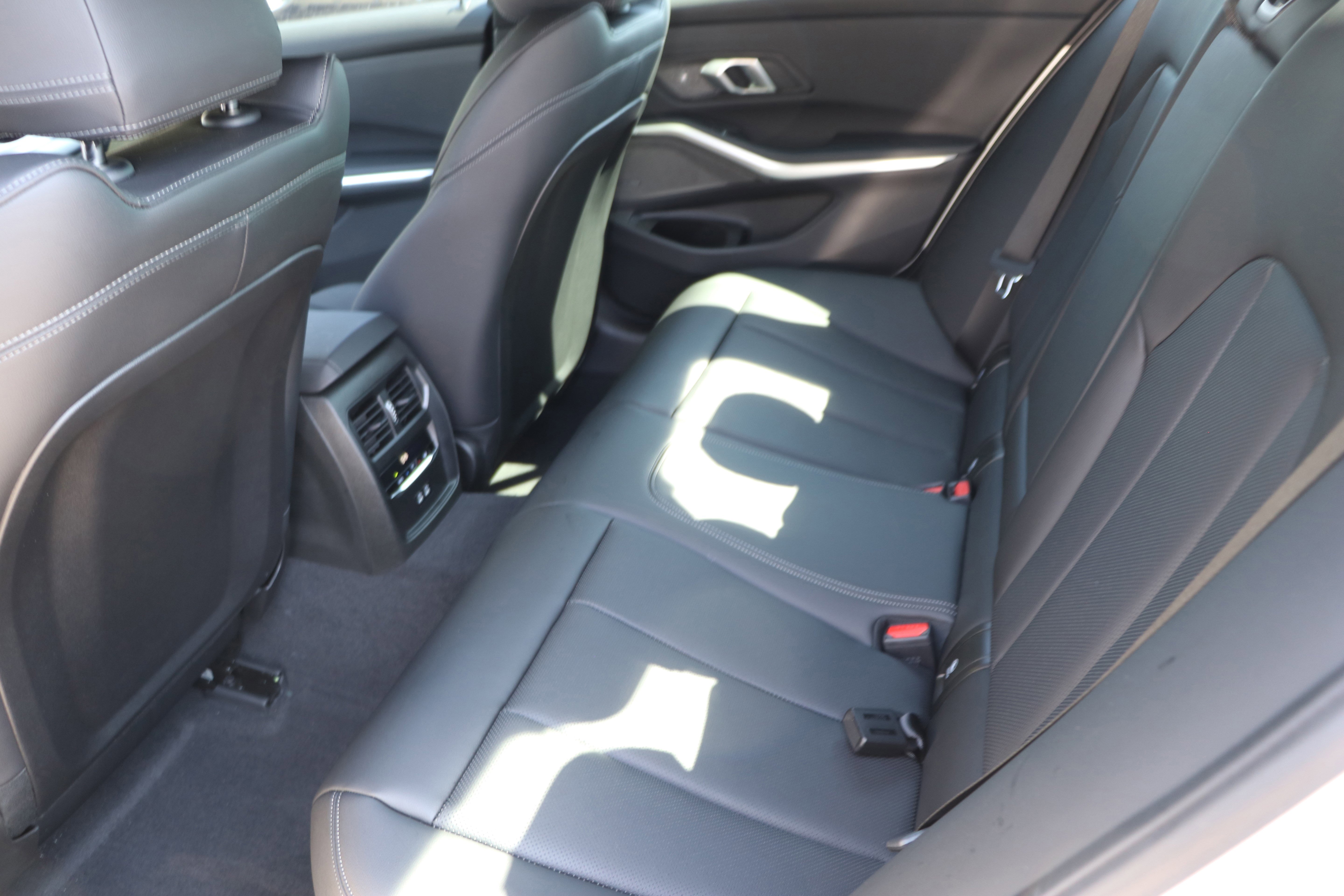 Certified 2025 BMW 330i Sedan w/ M Sport Package image 35