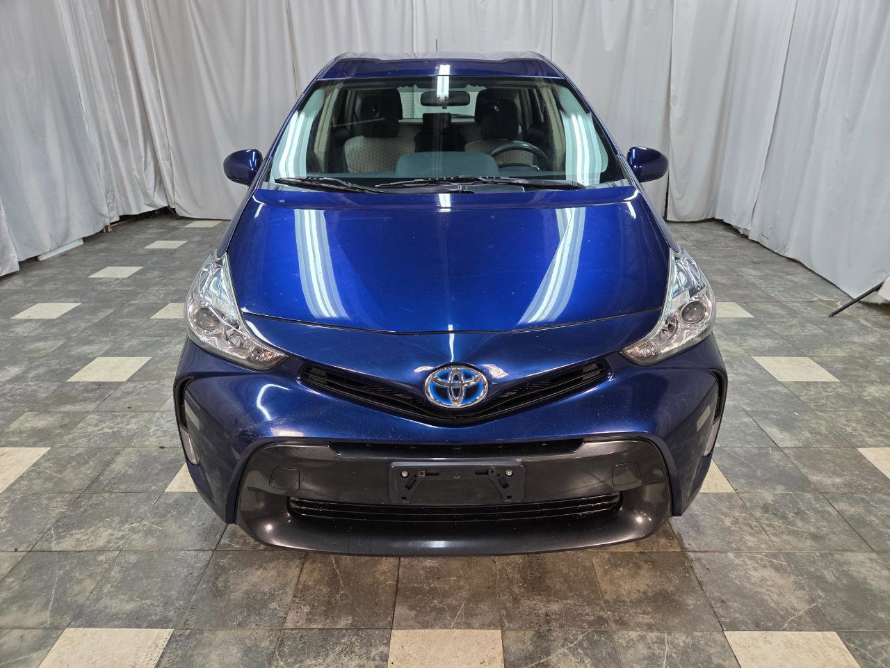 Used 2017 Toyota Prius V Three image 3