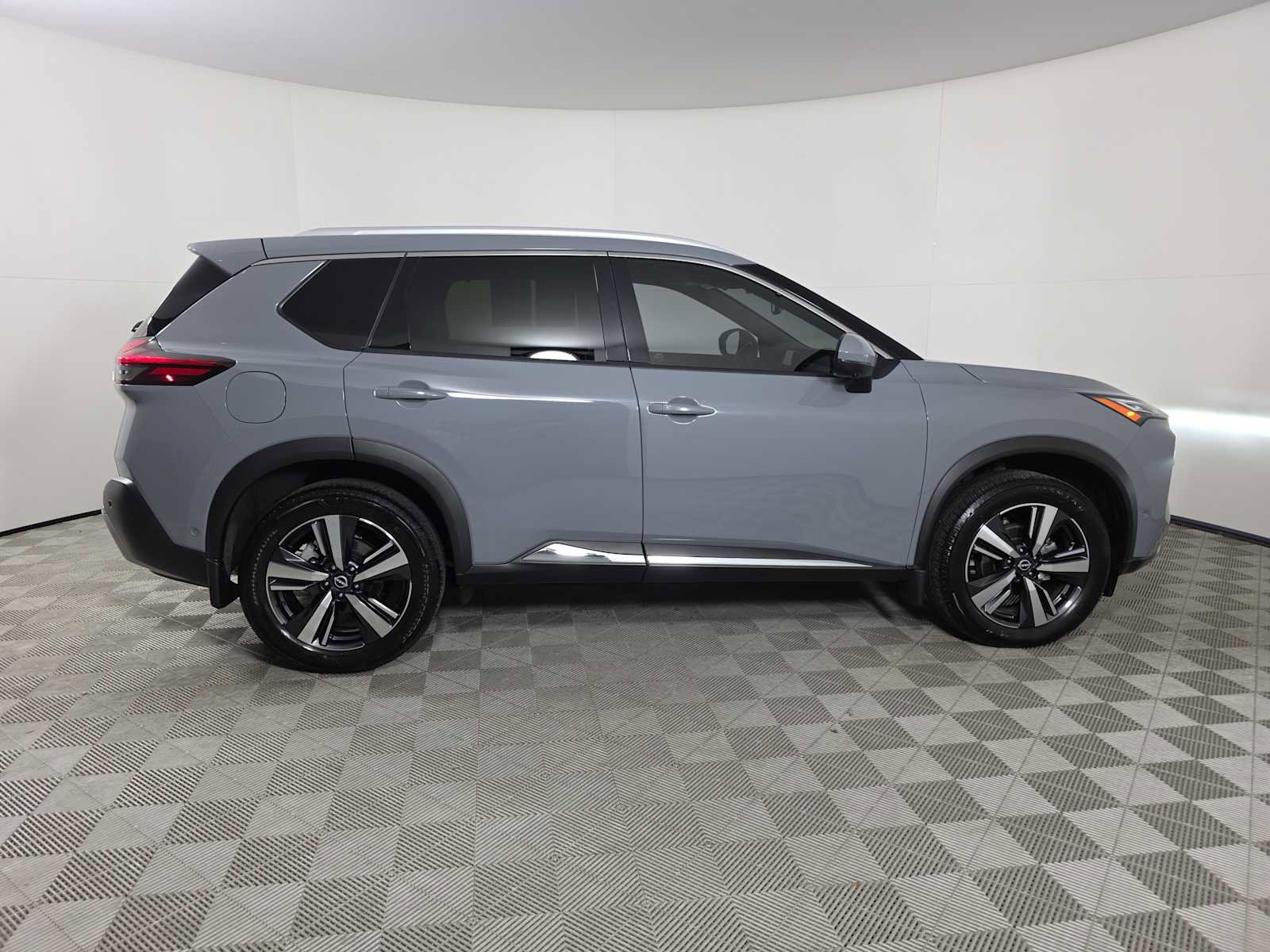 Used 2023 Nissan Rogue Platinum w/ Platinum Premium Package image 9